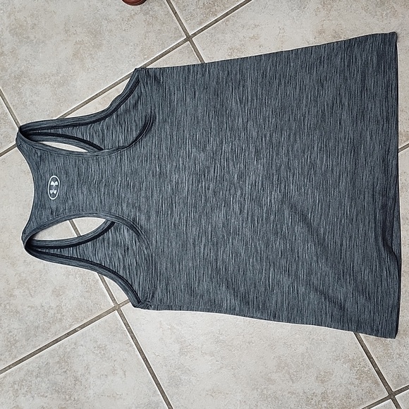 Women’s Under Armour Tank- Medium - Picture 4 of 4
